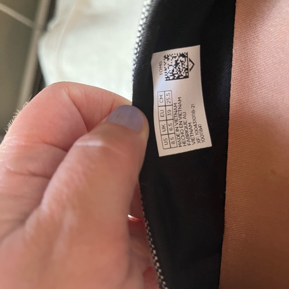 TOMS gray slip-ons, size 8.5 - Picture 5 of 6